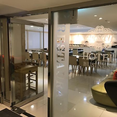 Suwon Orsay Business Hotel Екстер'єр фото