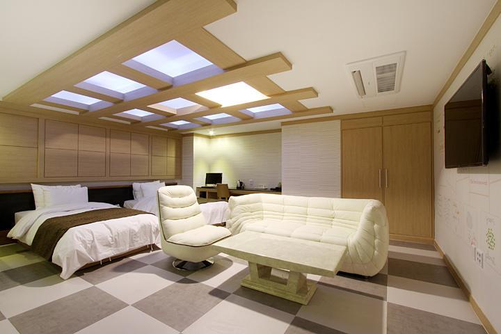 Suwon Orsay Business Hotel Екстер'єр фото