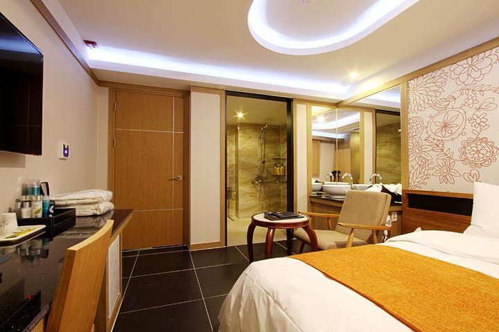 Suwon Orsay Business Hotel Екстер'єр фото