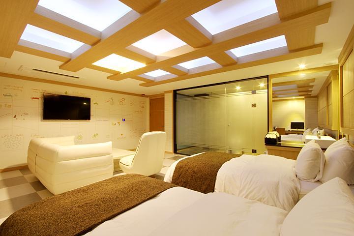 Suwon Orsay Business Hotel Екстер'єр фото