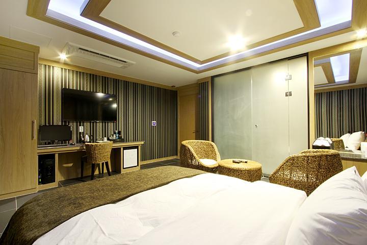 Suwon Orsay Business Hotel Екстер'єр фото