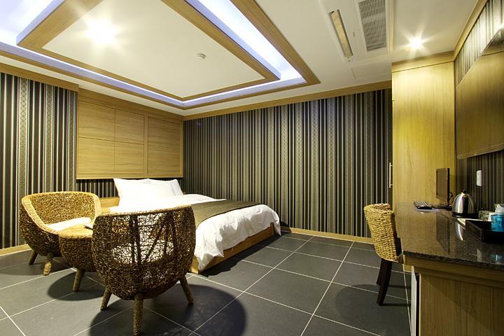 Suwon Orsay Business Hotel Екстер'єр фото