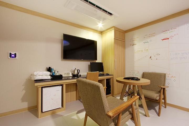 Suwon Orsay Business Hotel Екстер'єр фото